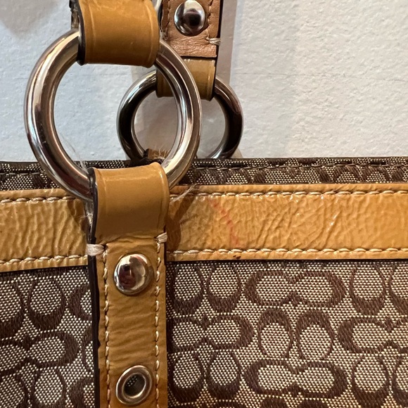 Tan coach purse, signature pattern - Picture 6 of 8